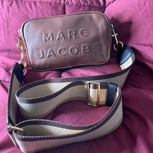 Used crossbody No scratches or damage that you can see.Good condition Size 8x 5.